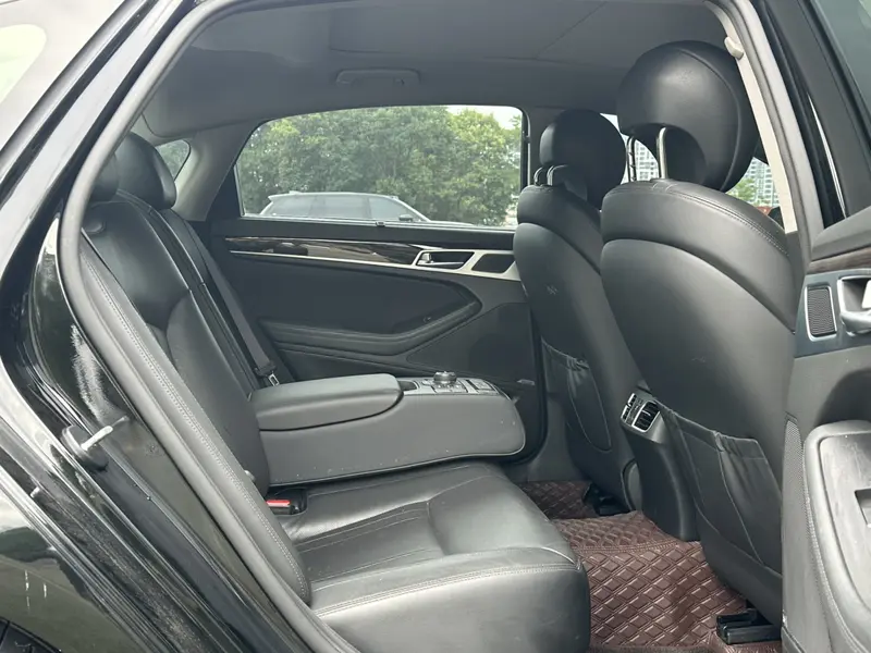 Hyundai Genesis — фото 12