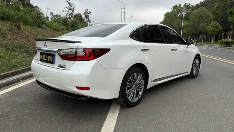 Lexus ES — фото 6