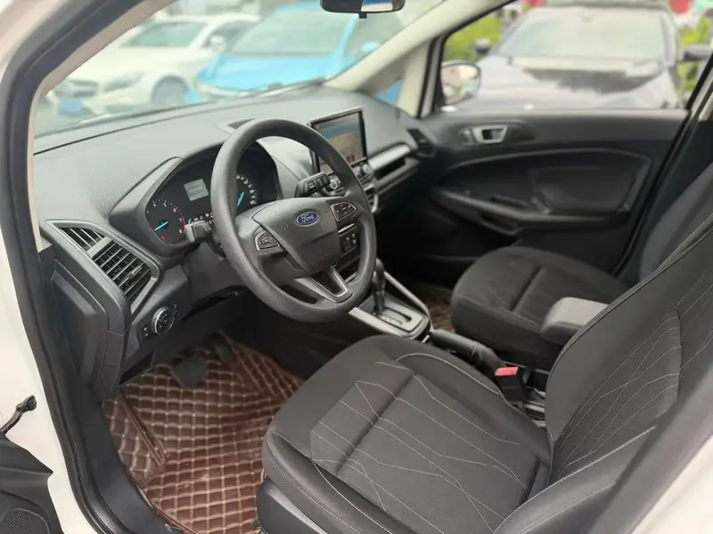 Ford EcoSport — фото 8