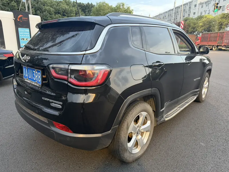 Jeep Compass — фото 7