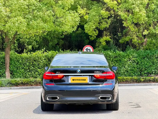BMW 7 Series — фото 5