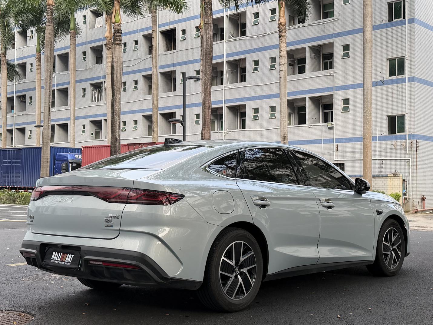 BYD Qin L DM: фотография 6 из 17
