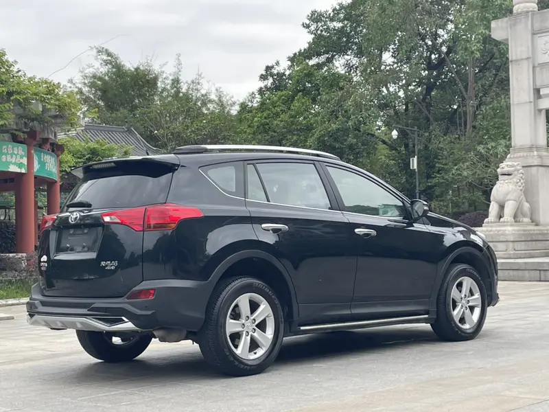 Toyota RAV4 — фото 7