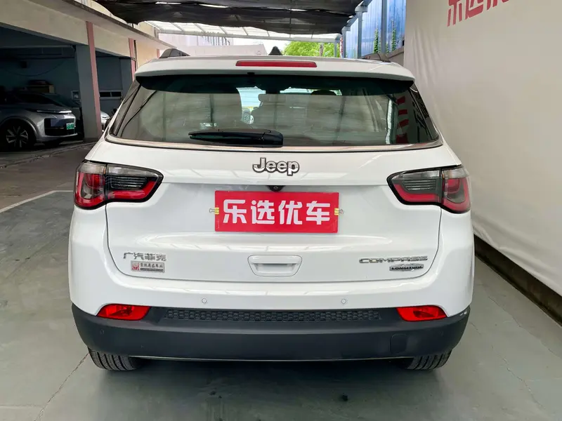 Jeep Compass — фото 4