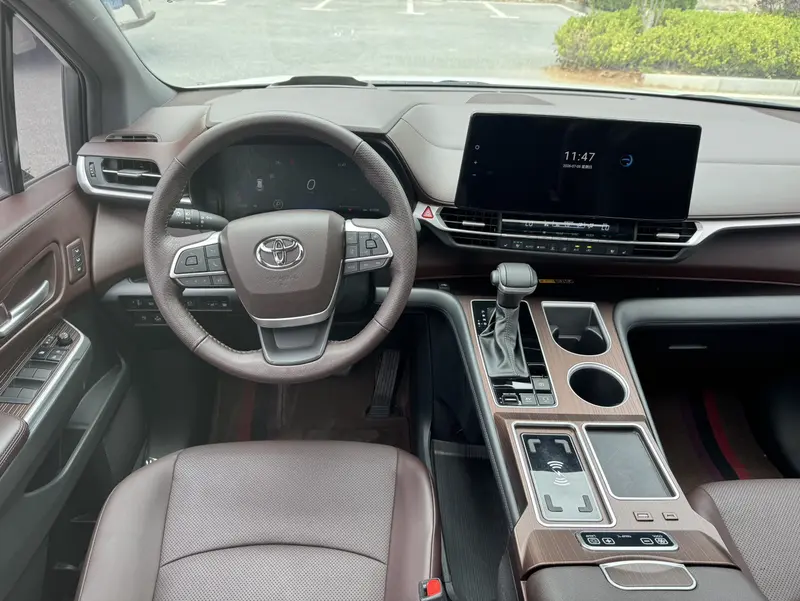 Toyota Granvia — фото 6