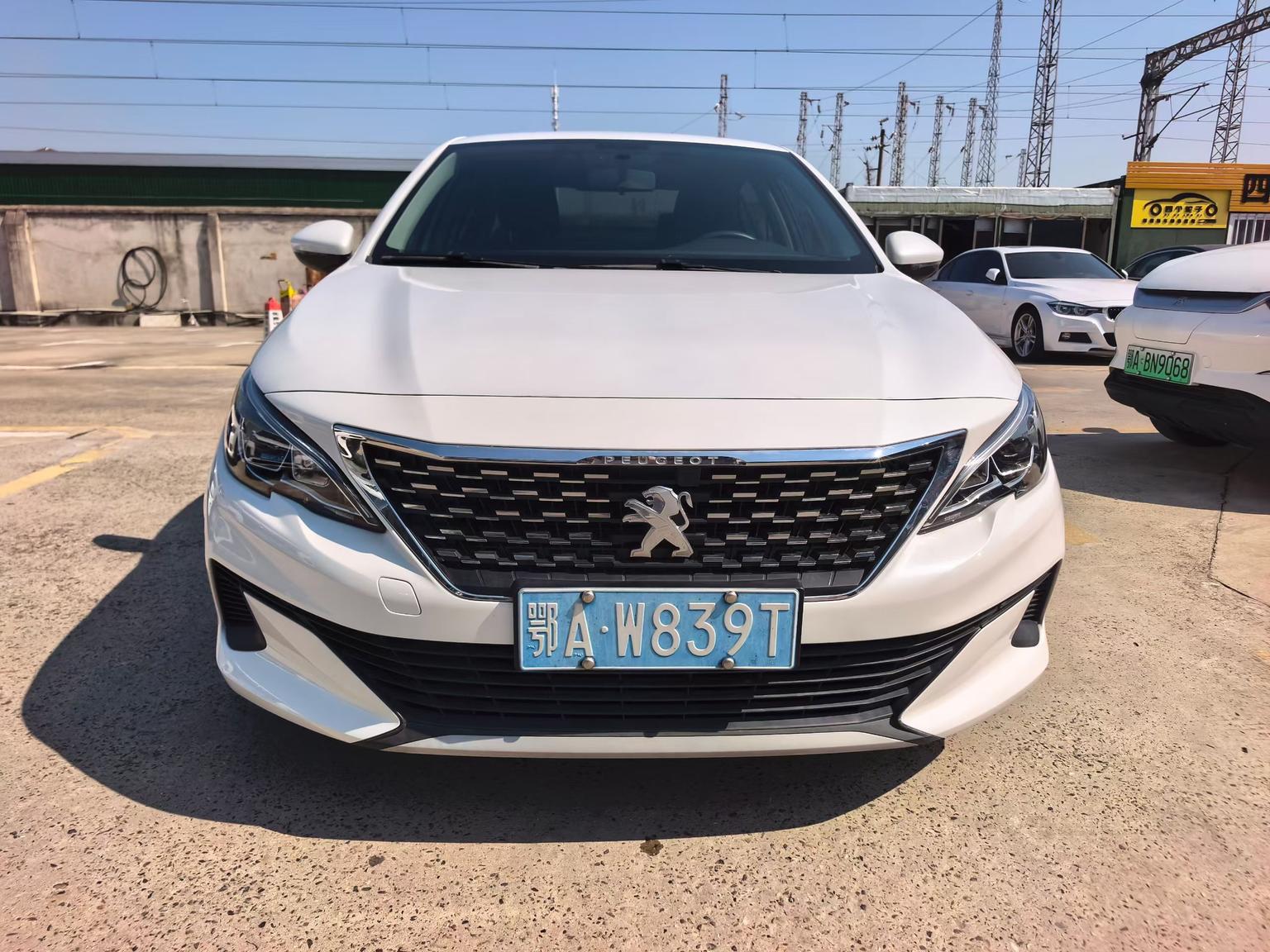 Peugeot 408: фотография 2 из 9