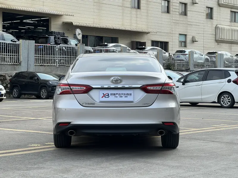 Toyota Camry — фото 6