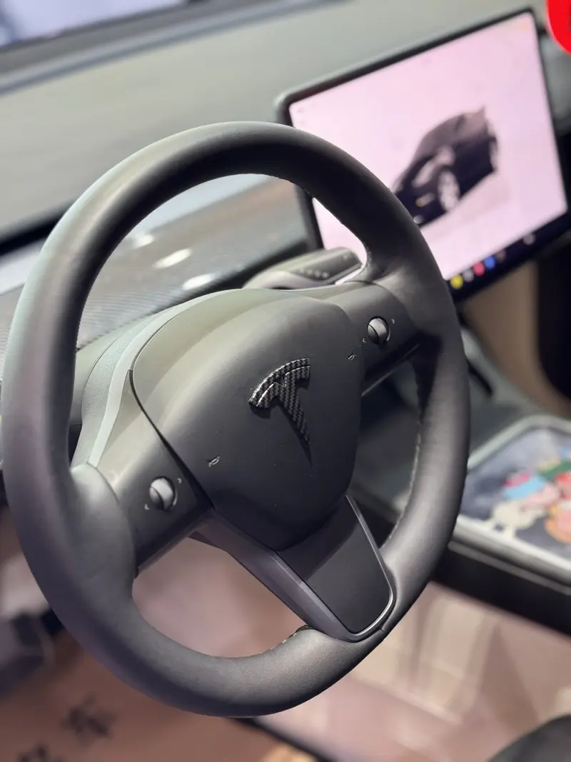 Tesla Model Y — фото 8