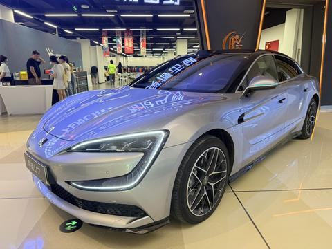 YANGWANG U7 EV
