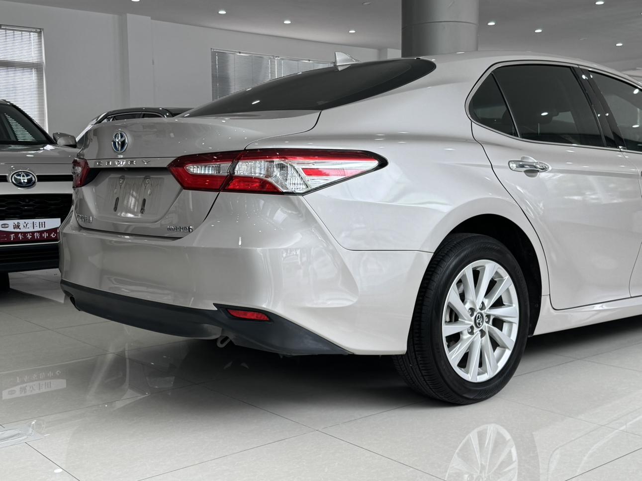 Toyota Camry: фотография 6 из 27