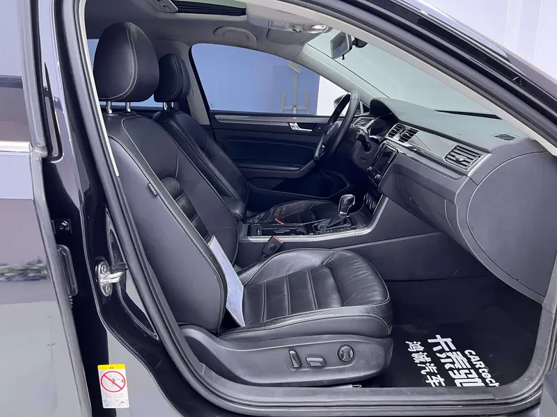 Volkswagen Passat — фото 17