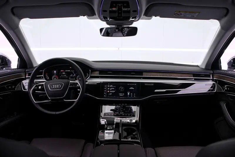 Audi A8 — фото 6