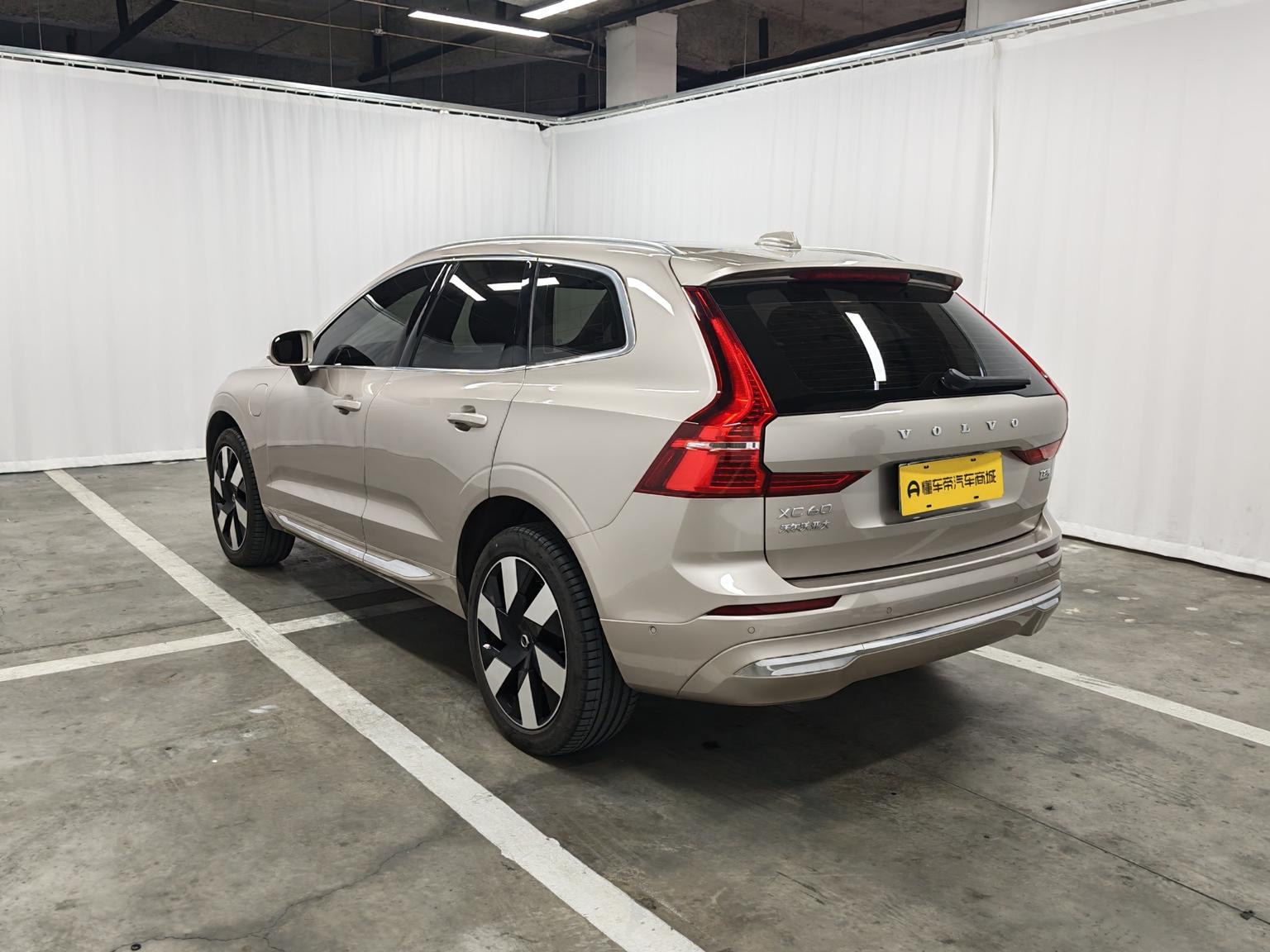 Volvo XC60 PHEV: фотография 5 из 20