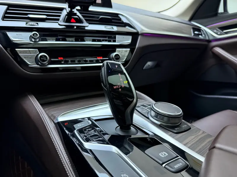 BMW 5 Series — фото 9