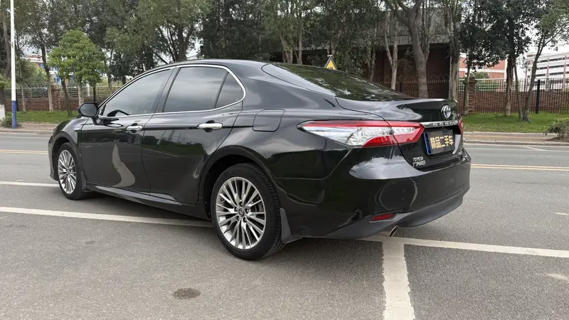 Toyota Camry — фото 4