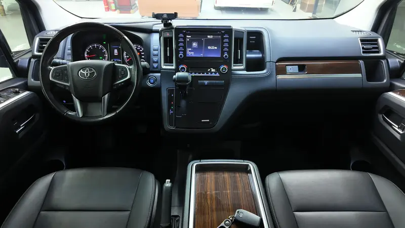 Toyota Granvia — фото 7