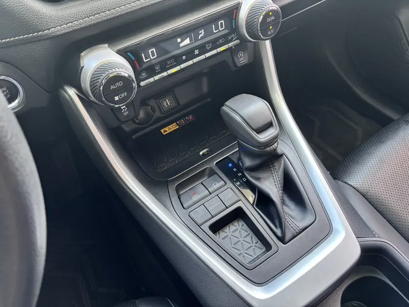 Toyota RAV4 — фото 17