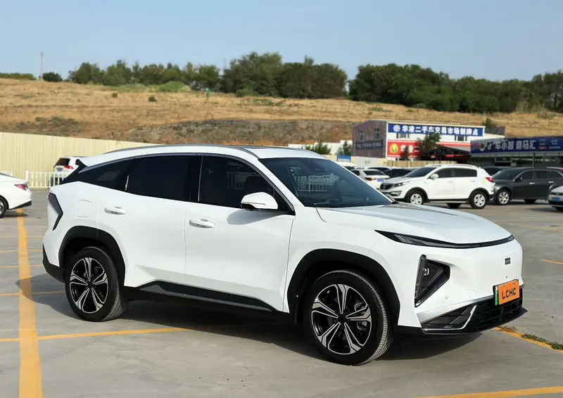 Geely Galaxy L 7 1.5 L EM-i 115km + — фото 3