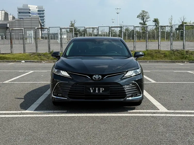 Toyota Camry — фото 2