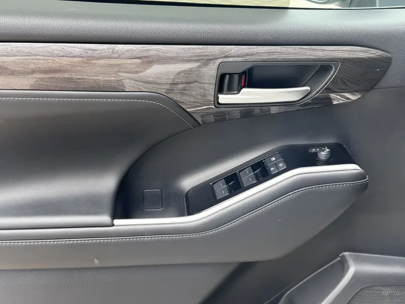 Toyota Highlander — фото 14