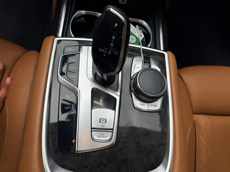 BMW 7 Series — фото 8