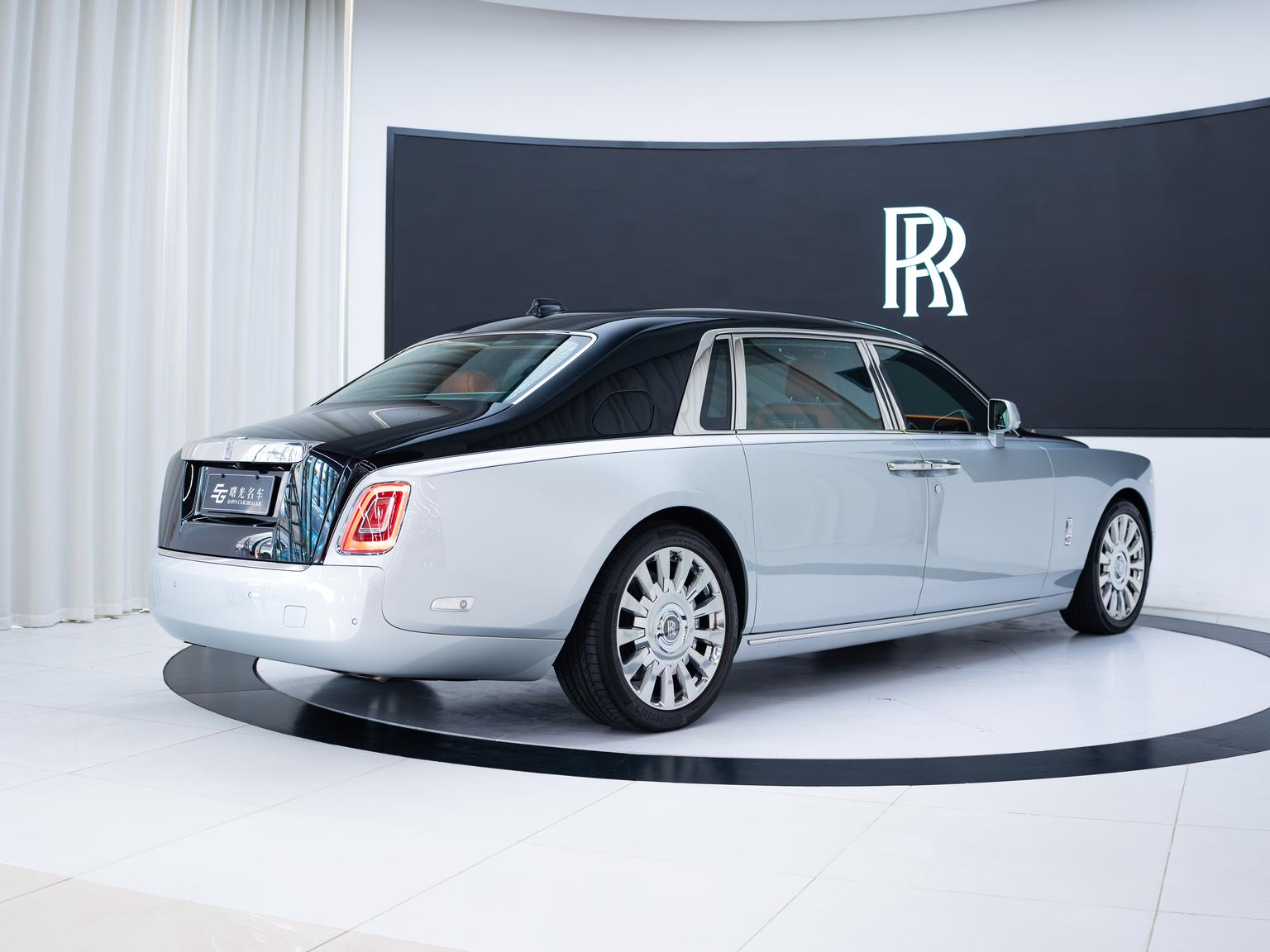 Rolls-Royce Phantom: фотография 3 из 29