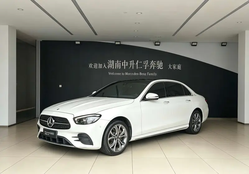 Mercedes-Benz E-Class — фото 1