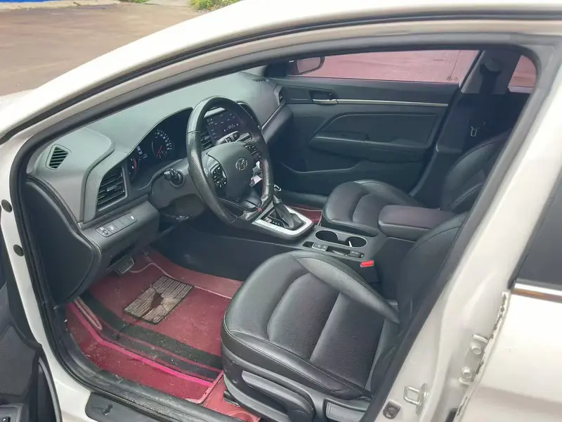 Hyundai Elantra — фото 9
