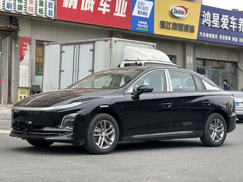 Hongqi E-QM5