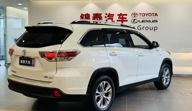 Toyota Highlander — фото 4