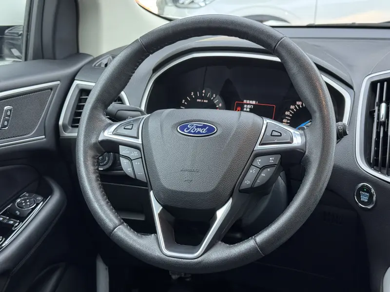 Ford Edge — фото 16