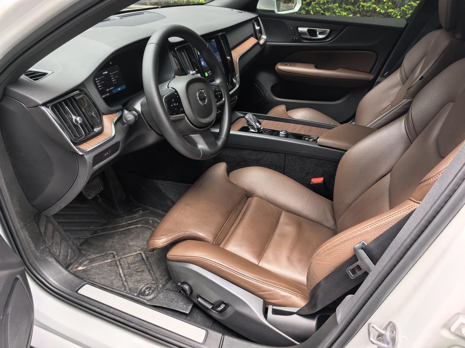 Volvo S60: фотография 4 из 11