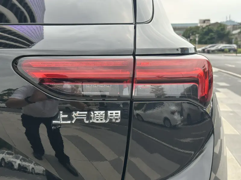 Buick Envision S — фото 10