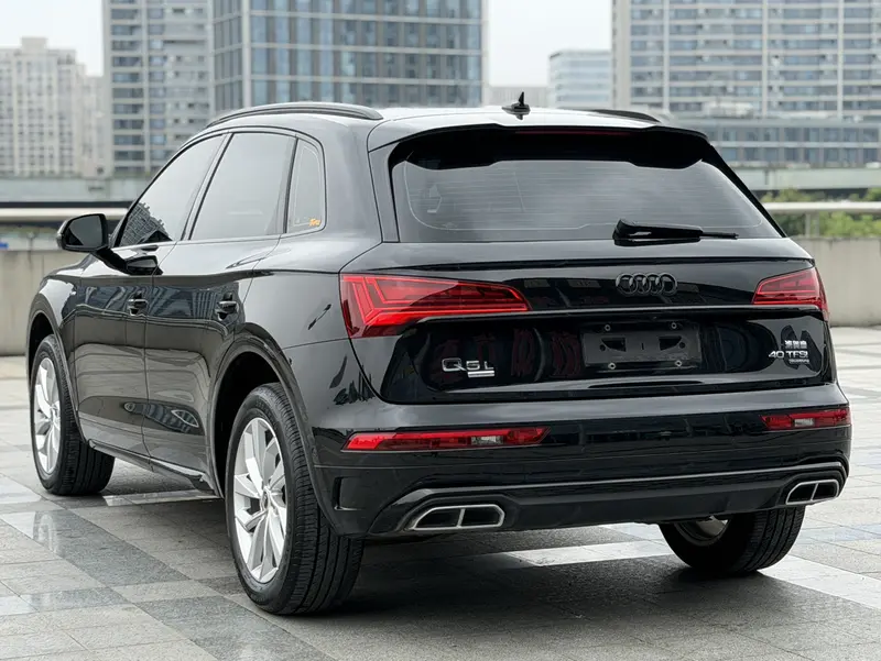 Audi Q5L — фото 5
