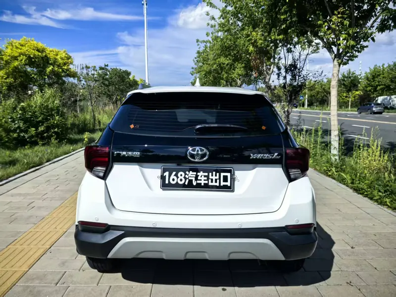 Toyota Yaris L — фото 5