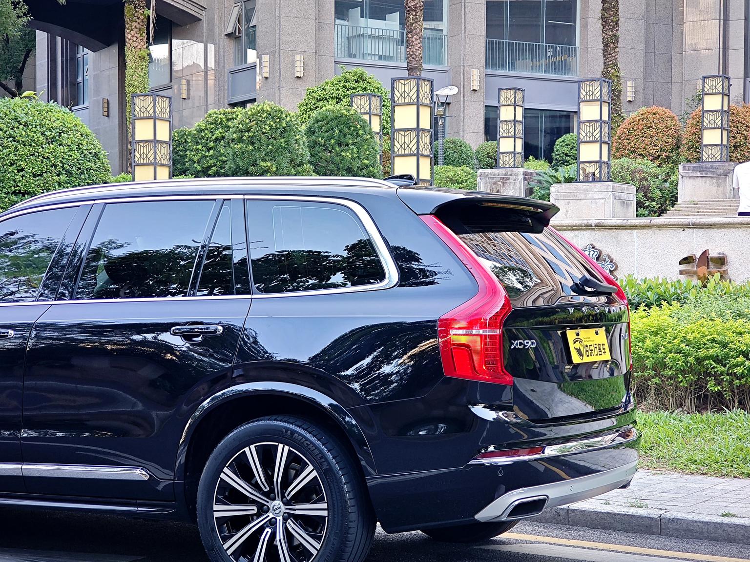 Volvo XC90: фотография 33 из 36