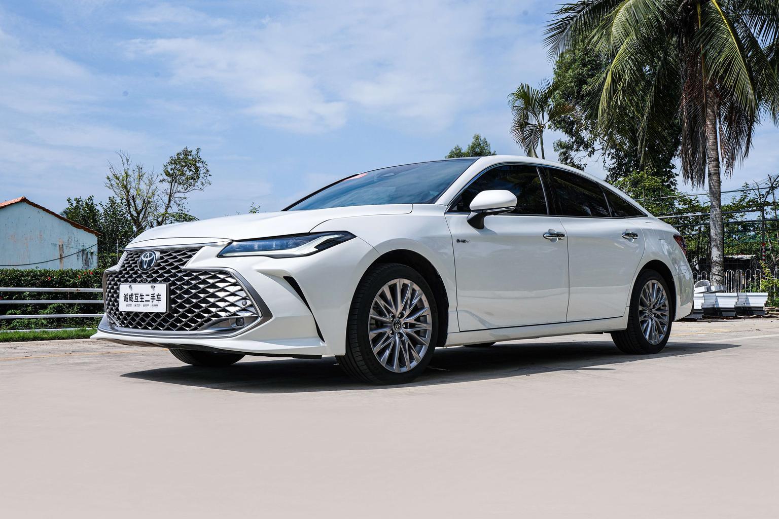 Toyota Avalon 2024 2.5L E-CVT XLE Luxury