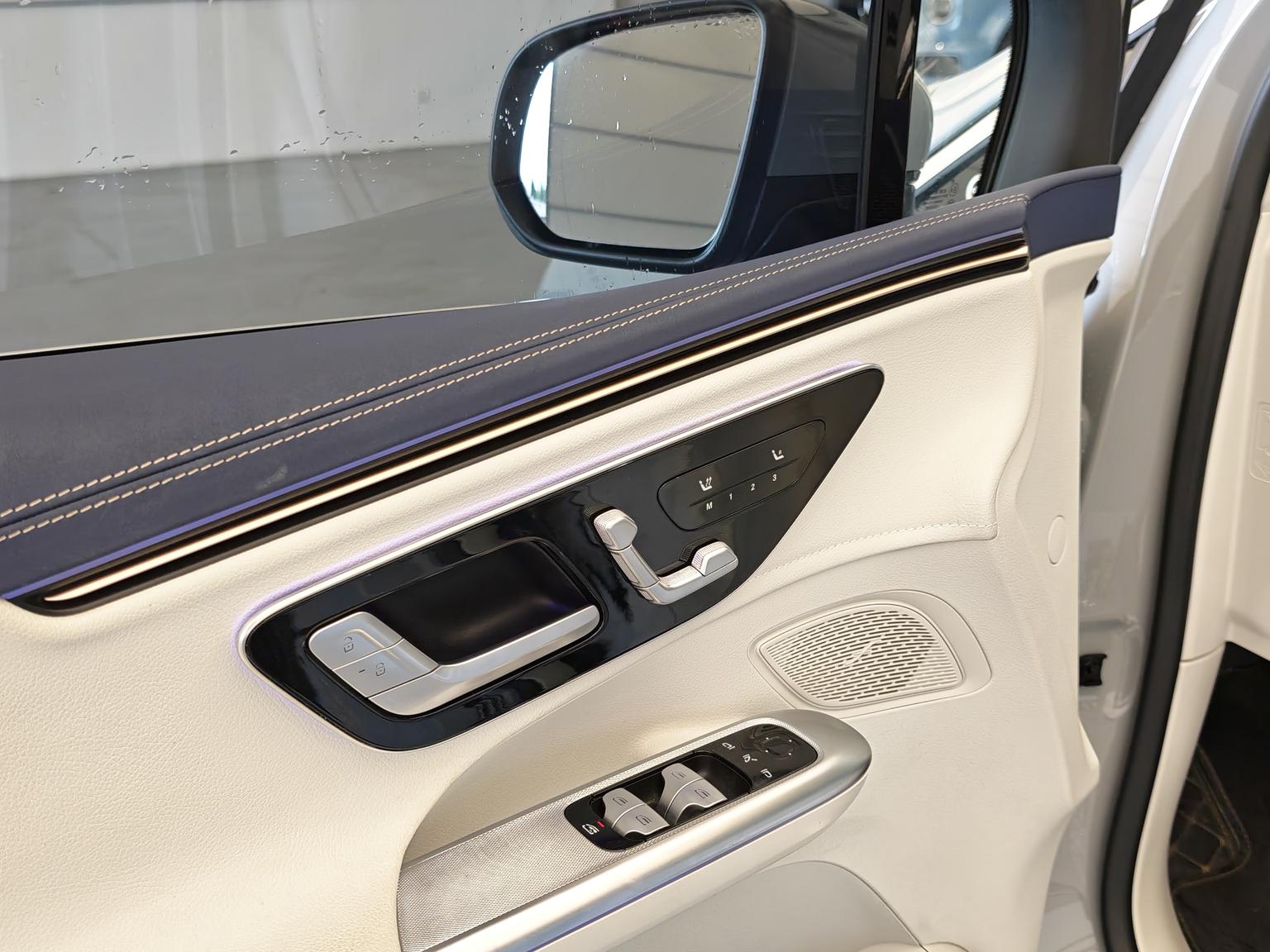 Mercedes-Benz EQE SUV: фотография 8 из 16