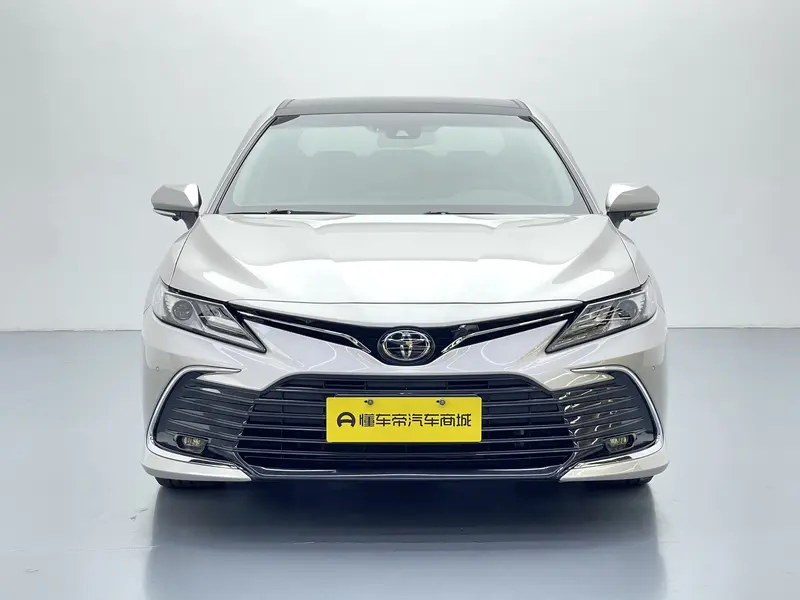 Toyota Camry — фото 2