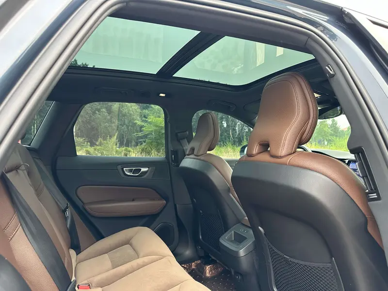 Volvo XC60 — фото 16