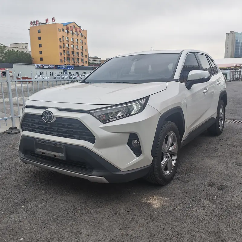 Toyota RAV4 — фото 1