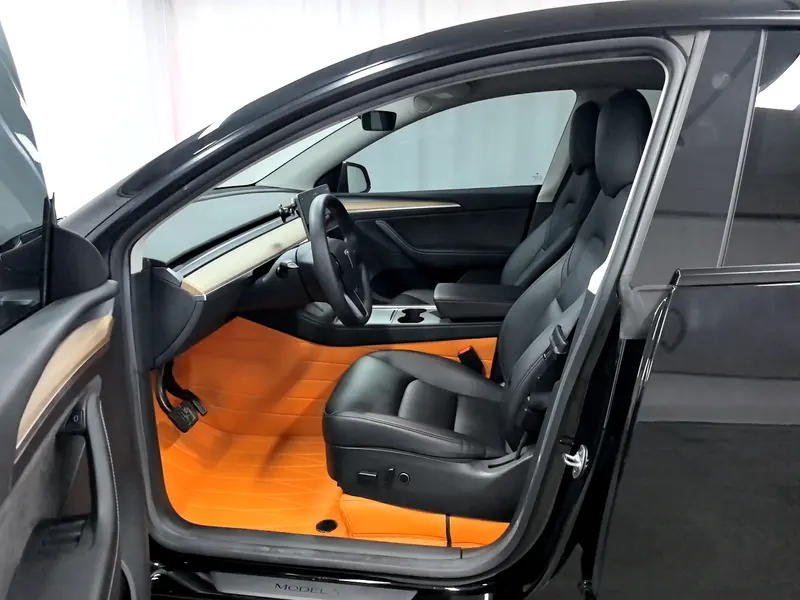 Tesla Model Y — фото 17