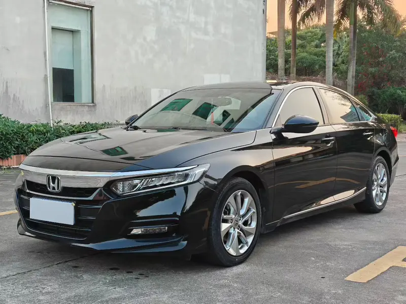 Honda Accord — фото 1