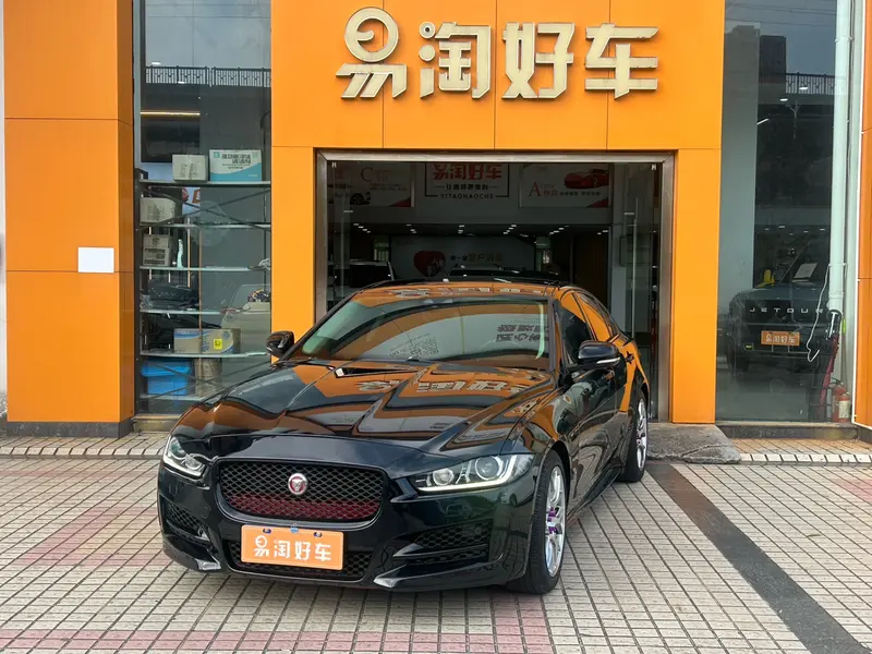 Jaguar XE — фото 1