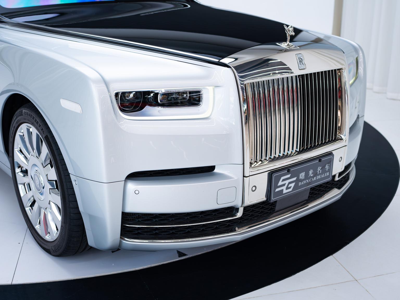 Rolls-Royce Phantom: фотография 8 из 29