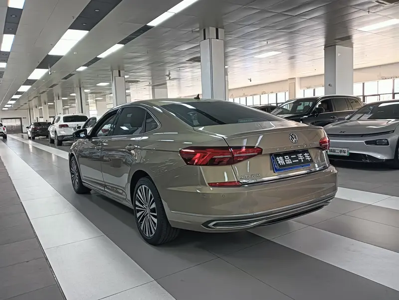 Volkswagen Passat — фото 4