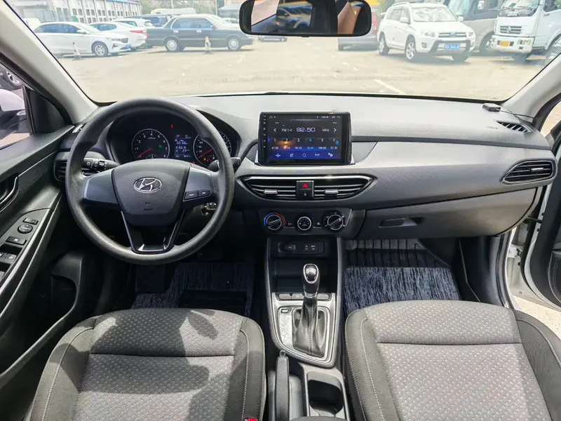 Hyundai Elantra — фото 7
