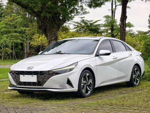Hyundai Elantra 2022