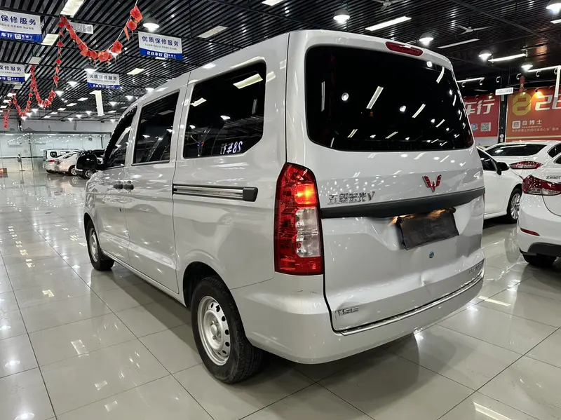 Wuling Hongguang V — фото 4