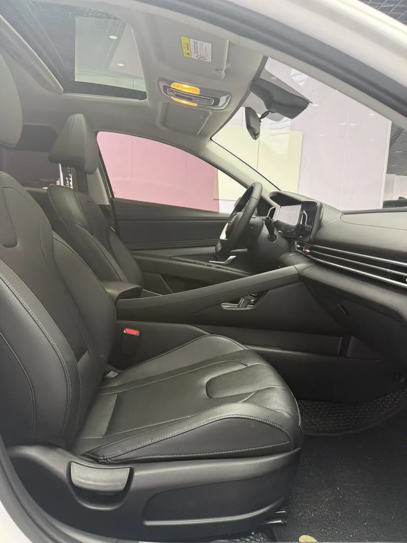 Hyundai Elantra — фото 12